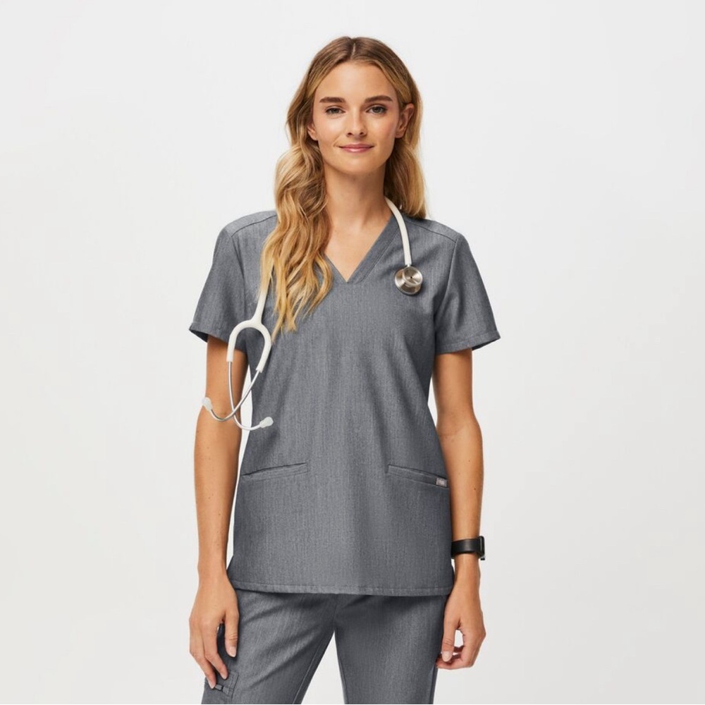 GRAPHITE FIGS CASMA 3 POCKET SCRUB TOP